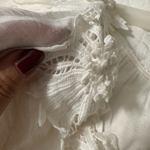 White silk made in Italy blouse. 3D flowers at v neckline. Ruffle front. - Picture 4 of 15